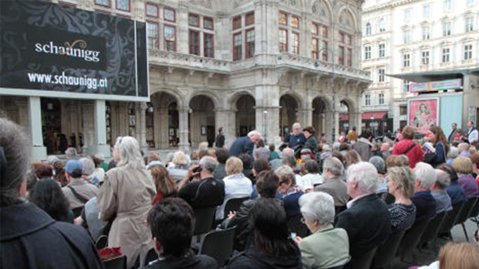 Read more about the article Oper Live Am Platz
